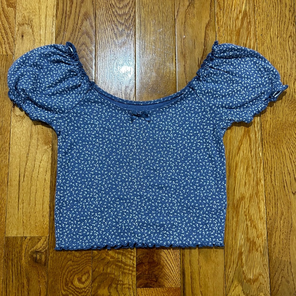 America Eagle Outfitter blue floral  Puff-Sleeve crop top